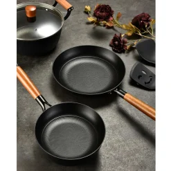 Garnki, Patelnie I Pokrywki^Patelnia żeliwna czarna FERRO 24 cm